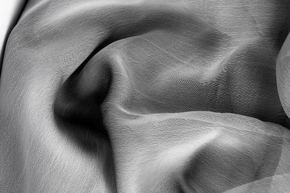 Wiskoza bez tajemnic – co to za materiał, jakie ma właściwości i czy nadaje się do nadruków?