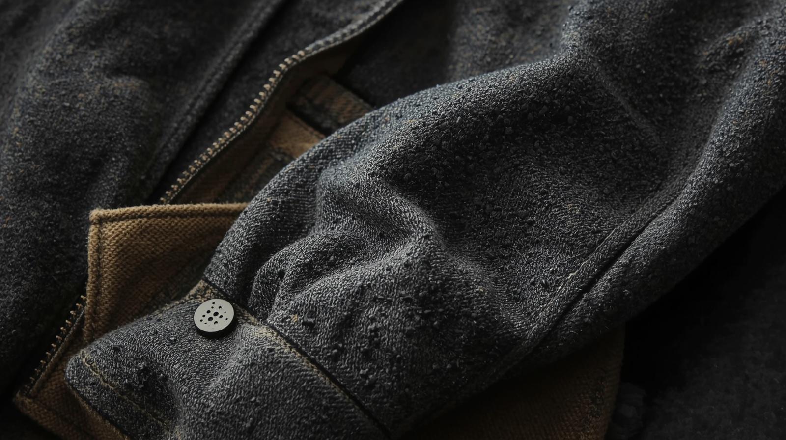 Mechacenie się materiału na odzieży roboczej – skąd się bierze i jak skutecznie je ograniczyć?